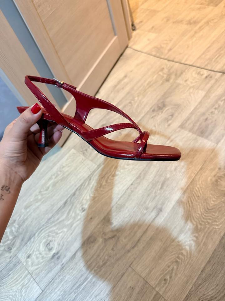 Stradivarius Женские красные лакированные босоножки 39 размера