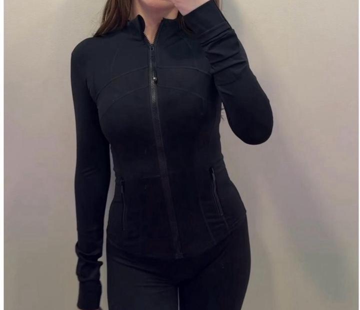 & Other stories Рашгард в стиле lululemon