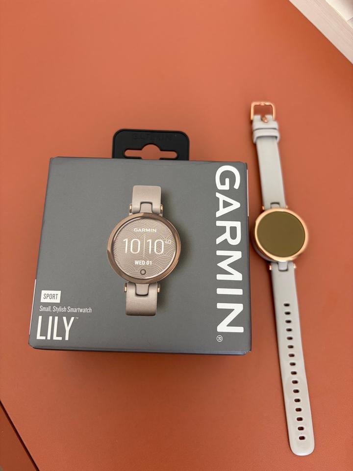 Смарт-часы Garmin Lily
