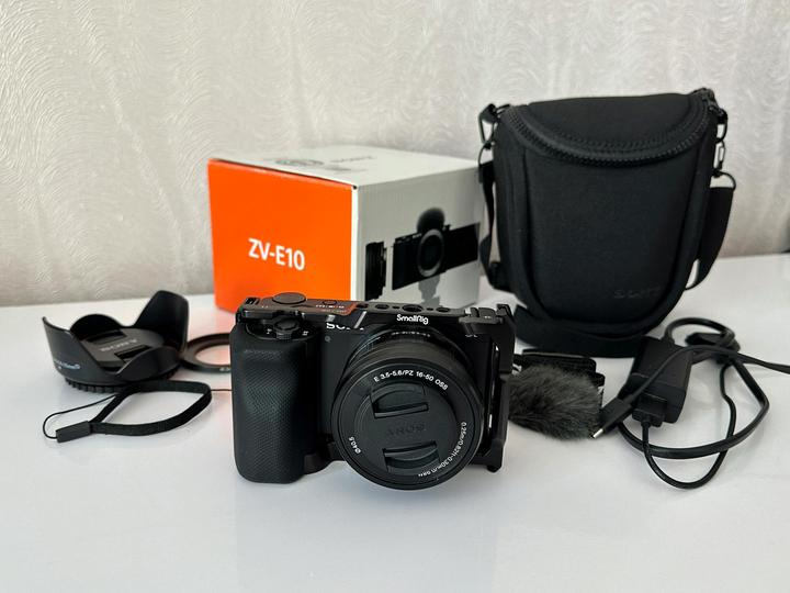 Sony ZV-E10 Kit 16-50 +SmallRig, пробег 206 кадров, идеальное состояние