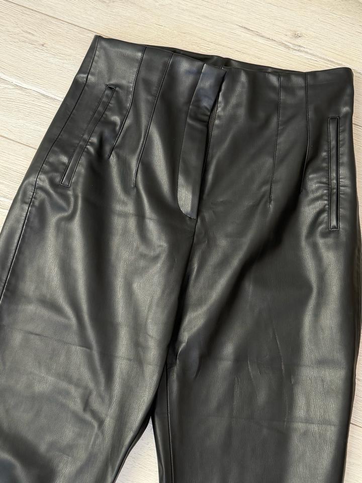 Брюки из экокожи ZARA