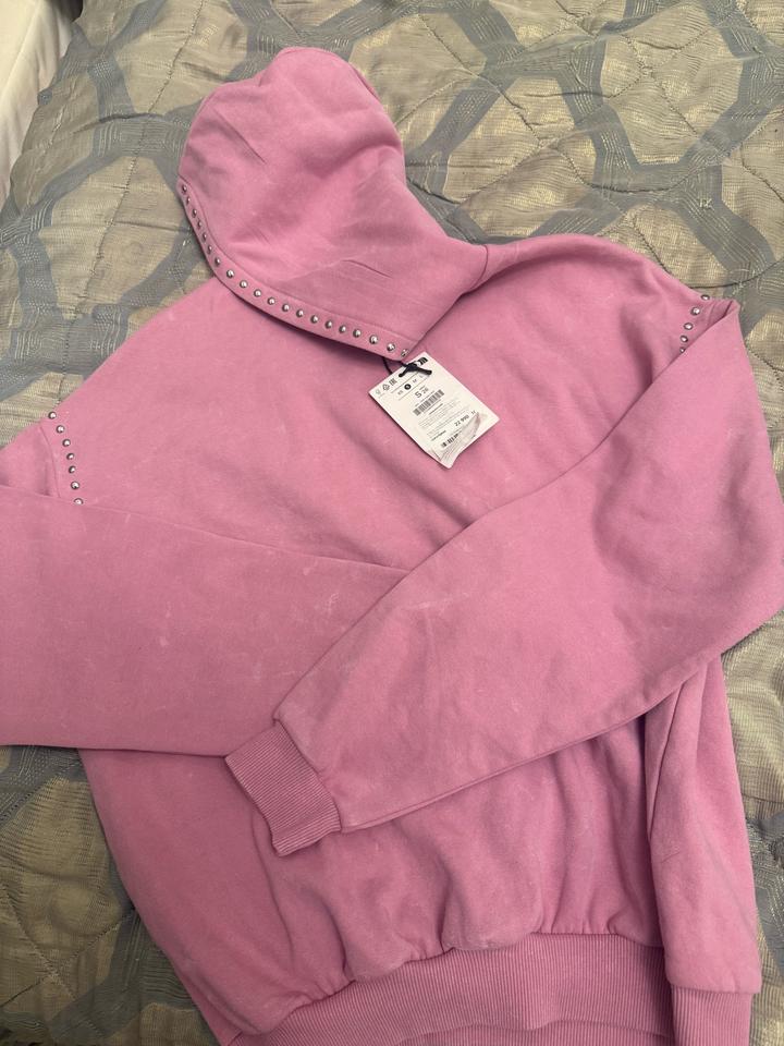 Худи Bershka с заклепками