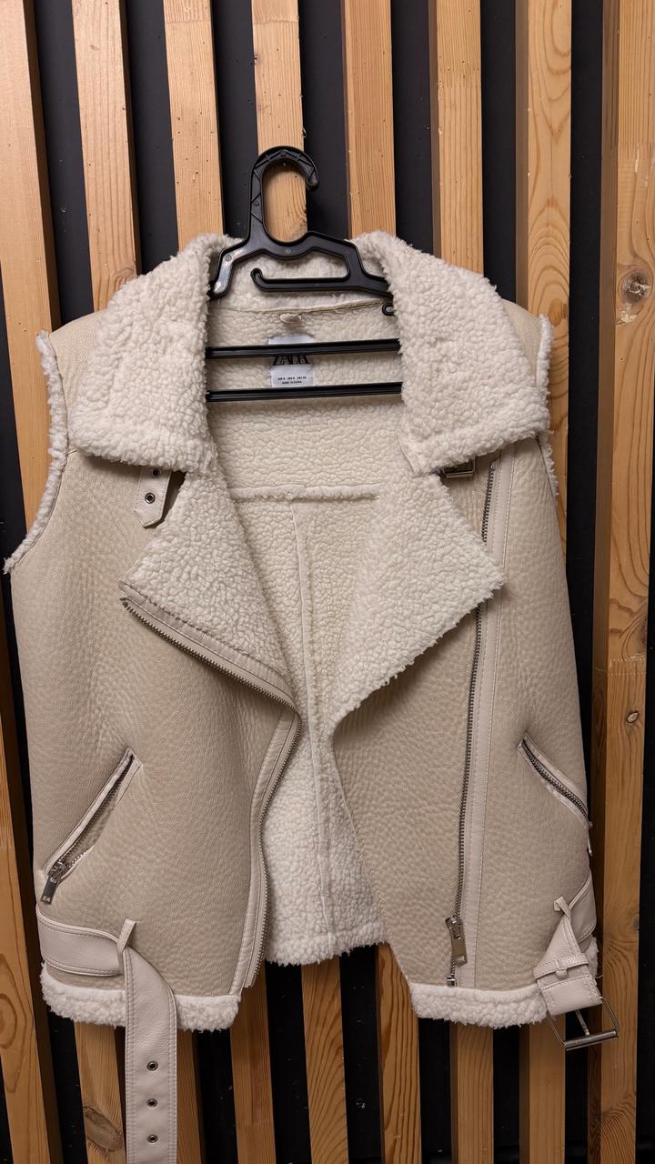 Жилет ZARA