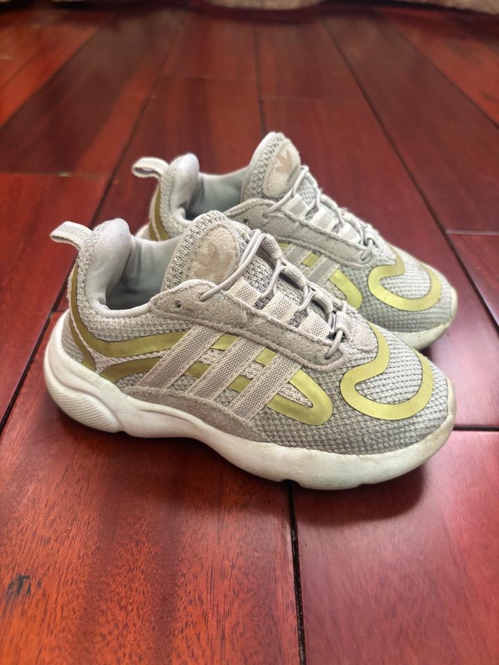 Кроссовки adidas