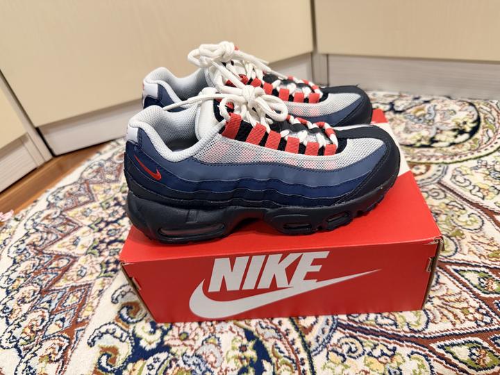 Кроссовки Nike