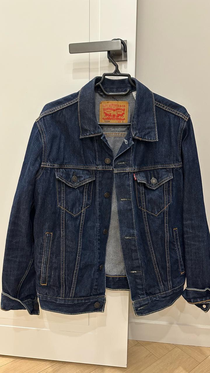 Levi's