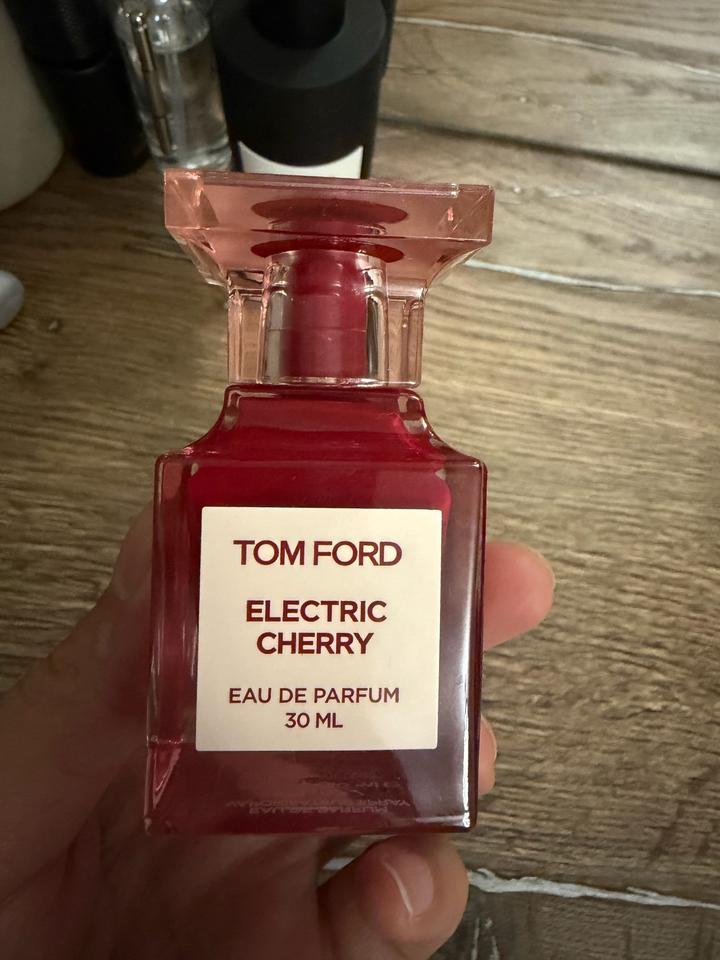 Парфюмерная вода Tom Ford Electric Cherry 30 мл