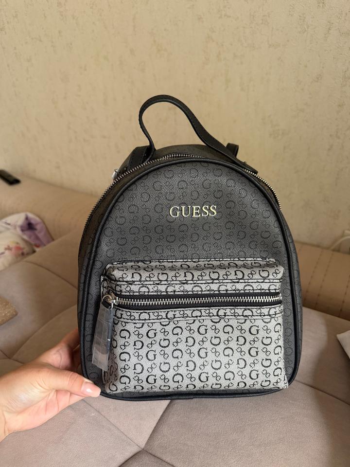 Рюкзак Guess