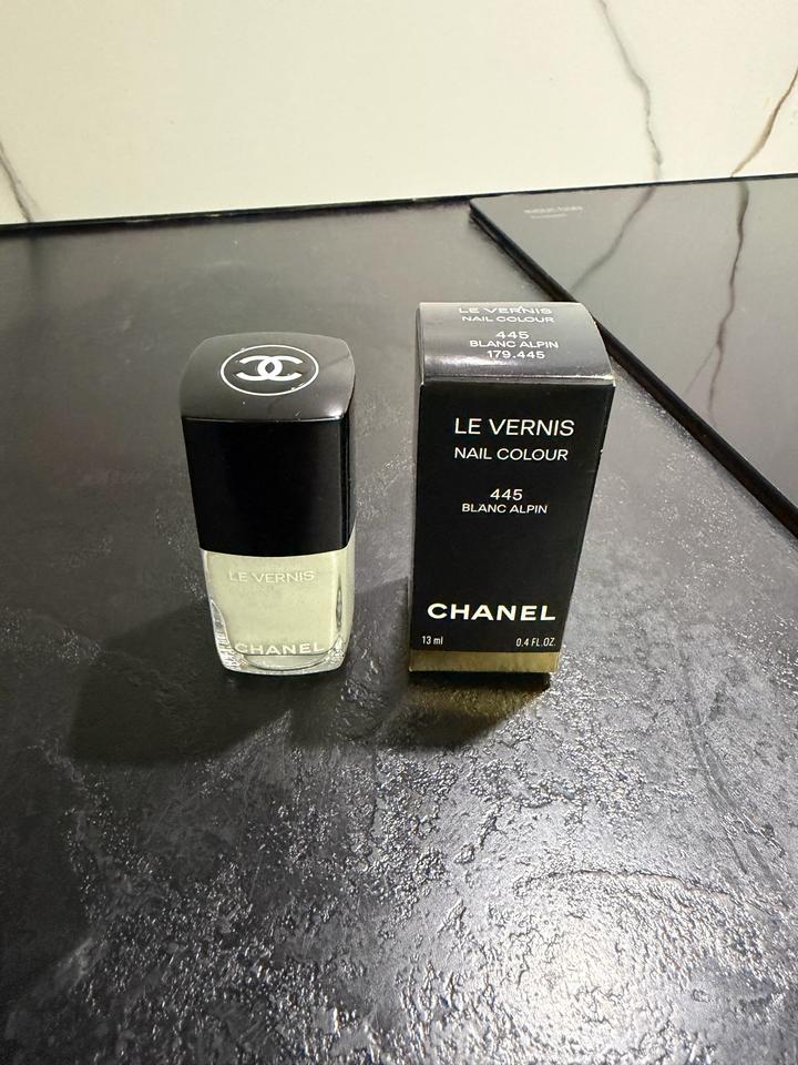 Лак для ногтей Chanel Le Vernis 445 Blanc Alpin