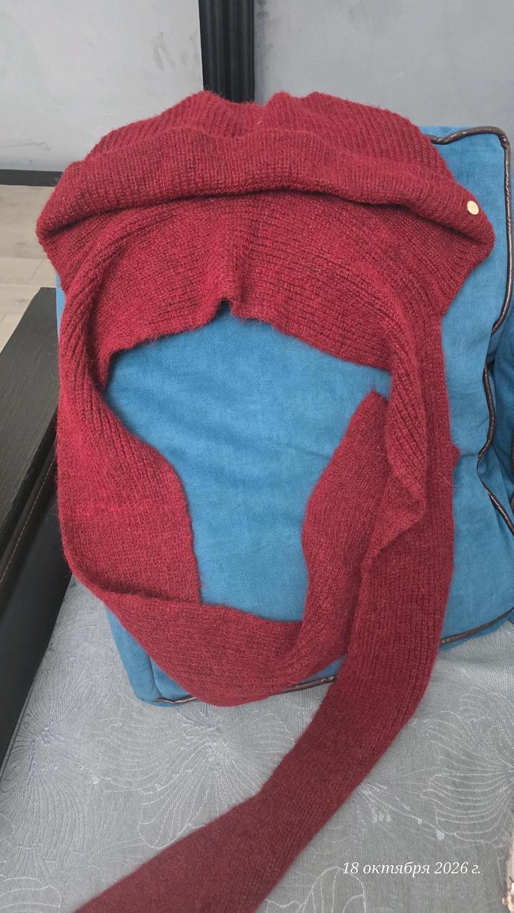 Капор с шарфом.