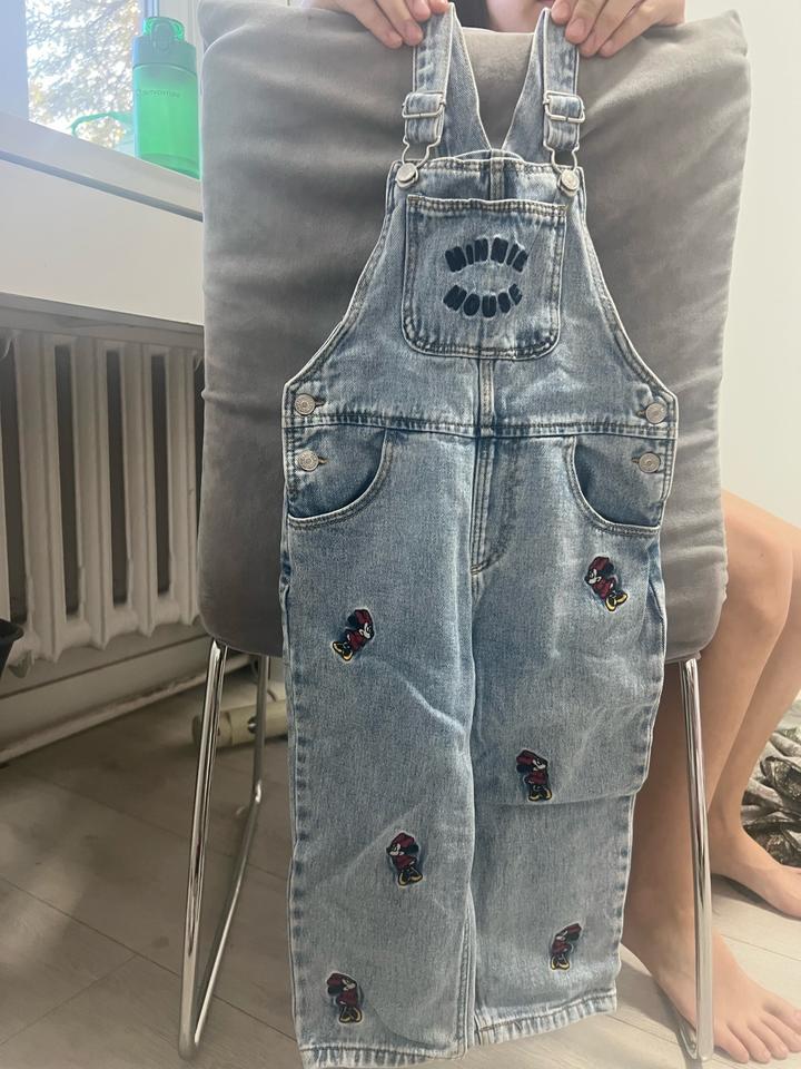 Джинсовый комбинезон Zara с принтом Minnie Mouse