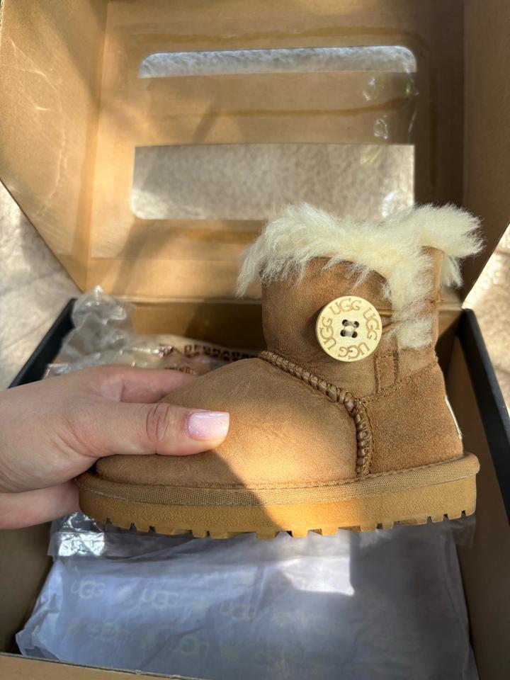 UGG