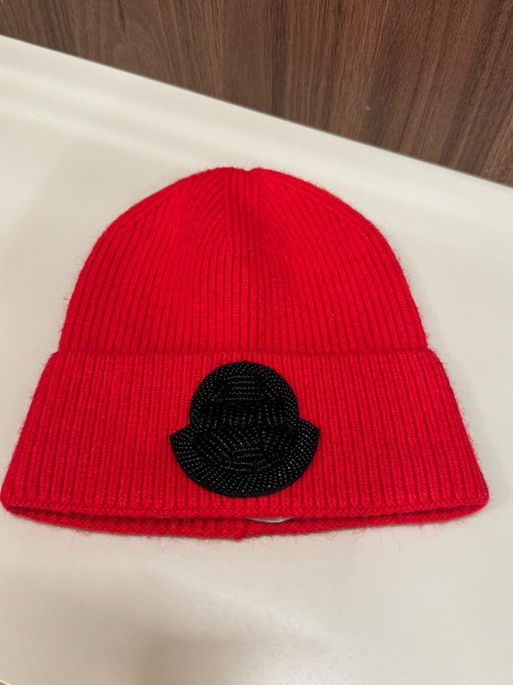 Женская шапка Moncler