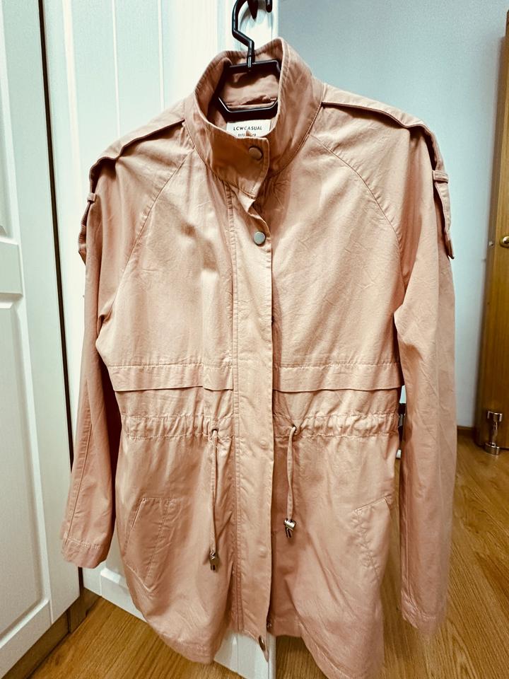 LC Waikiki Куртка LCW Casual женская 36 размер