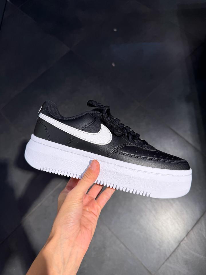 Женские кроссовки Nike