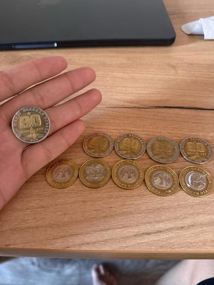 тенге Монеты 100,200тнг