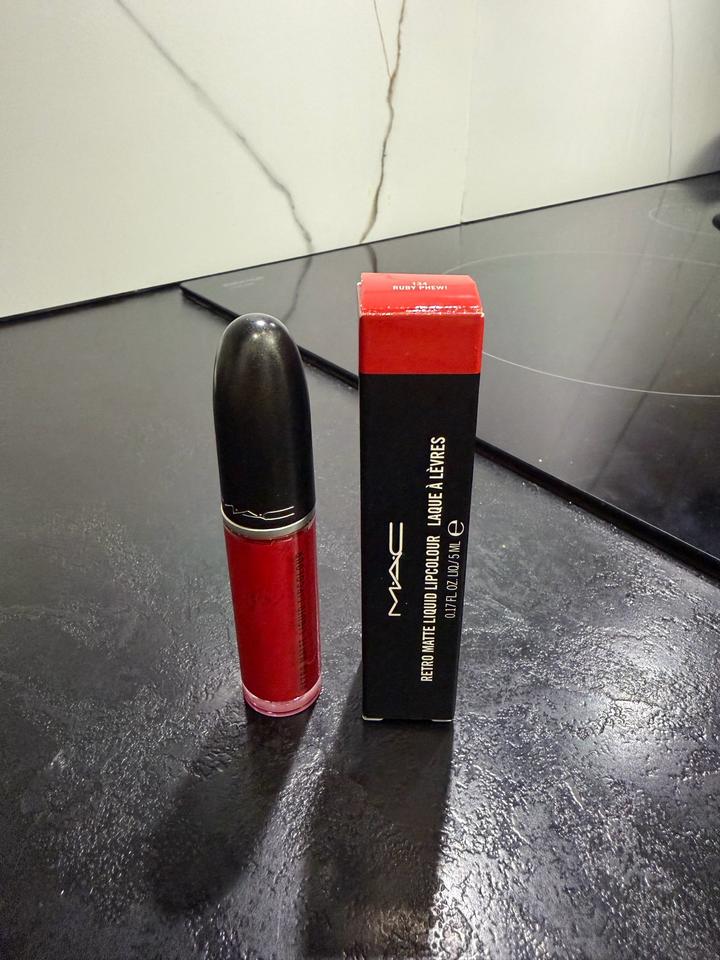 MAC Retro Matte Liquid Lipcolour помада 134 Ruby Phew!