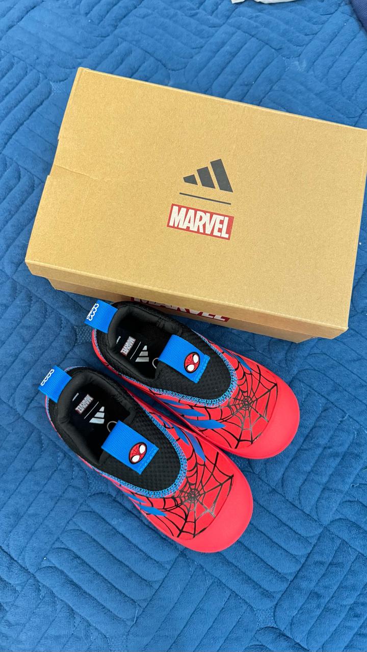 Кроссовки adidas Marvel