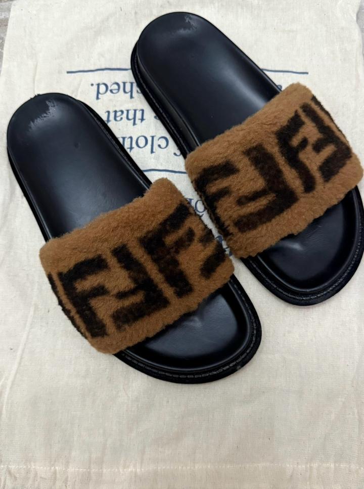 Шлепанцы Fendi