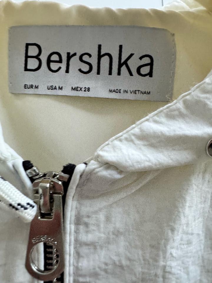 Ветровка Bershka