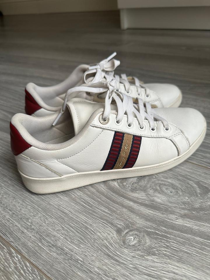 Tommy Hilfiger