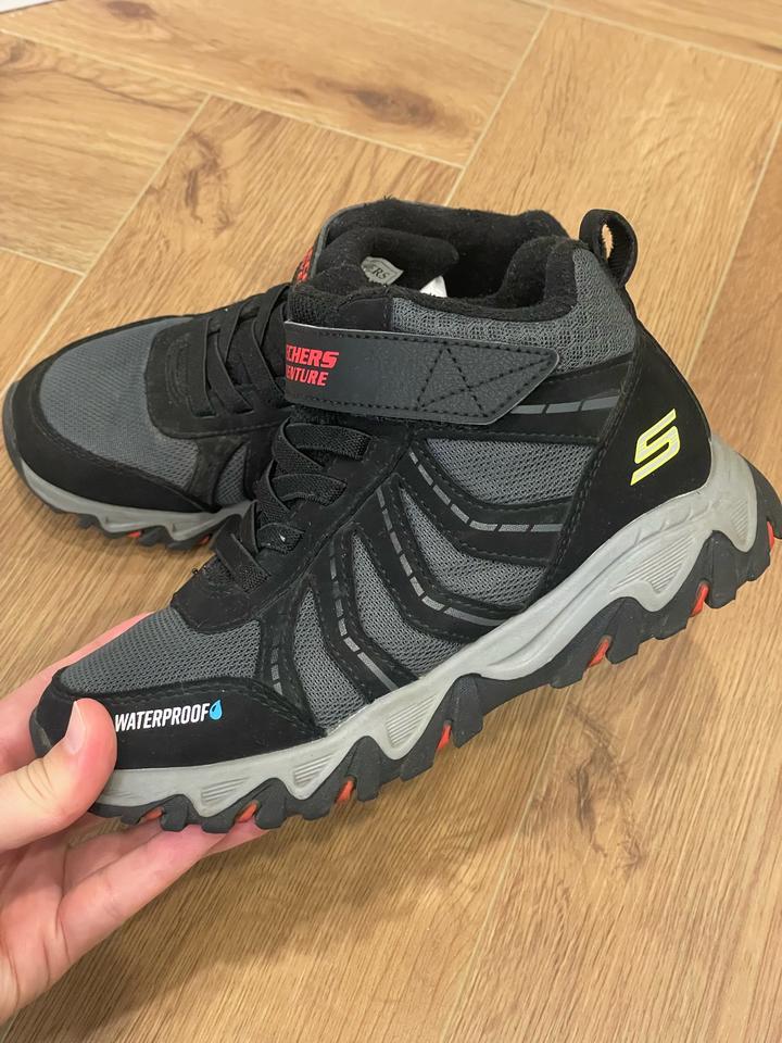 Skechers
