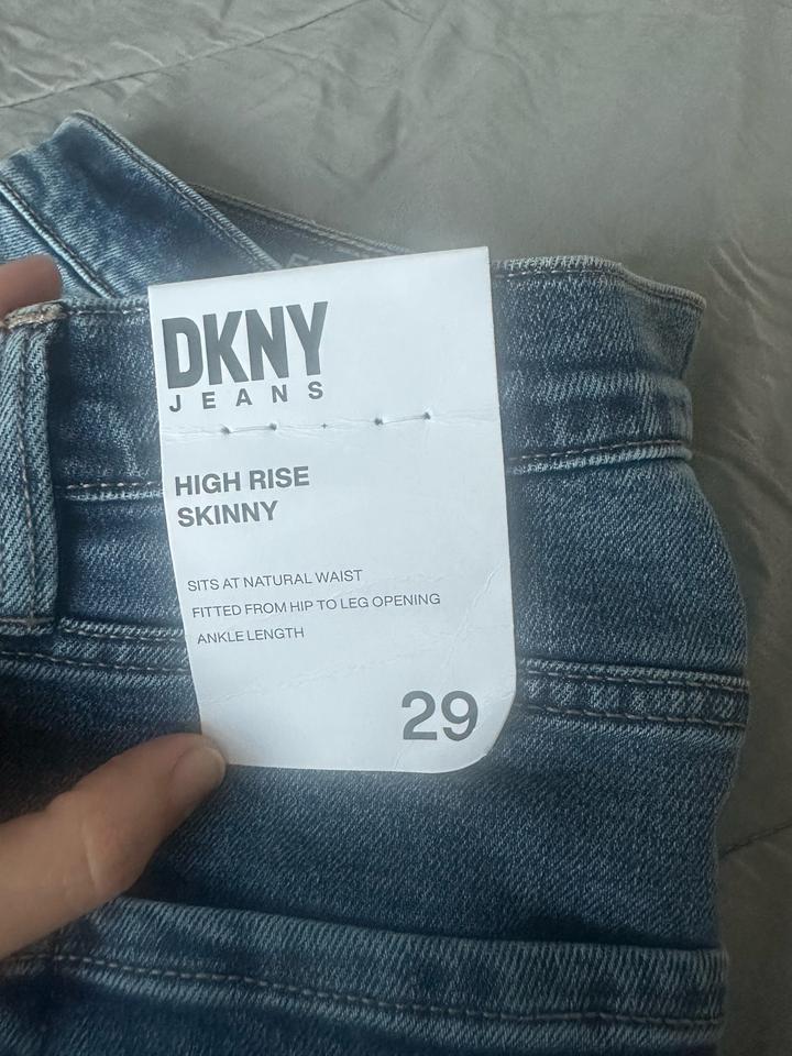 DKNY