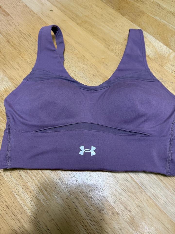 Спортивный топ Under Armour