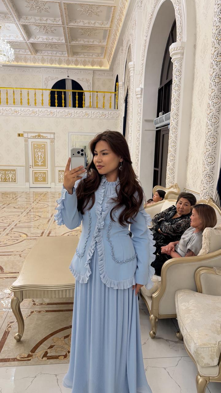 Одень платье с пиджаком