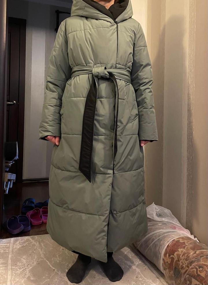 Длинный пуховик с капюшоном
