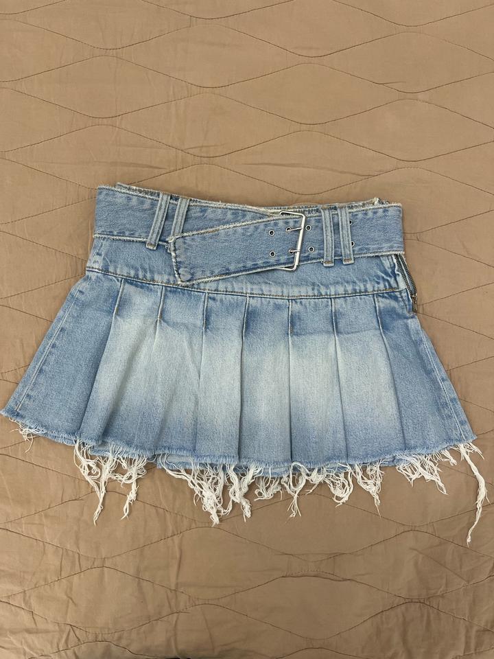 Zara Джинсовая мини-юбка плиссе с ремнем