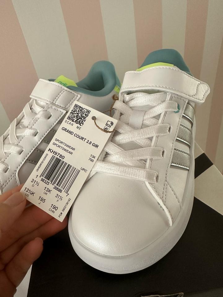 Кеды adidas для девочки