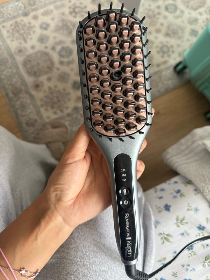 Выпрямляющая расческа Remington Keratin Protect