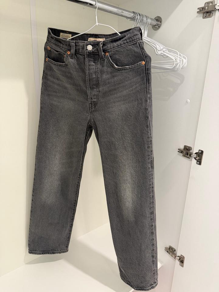 Джинсы Levi's 27р