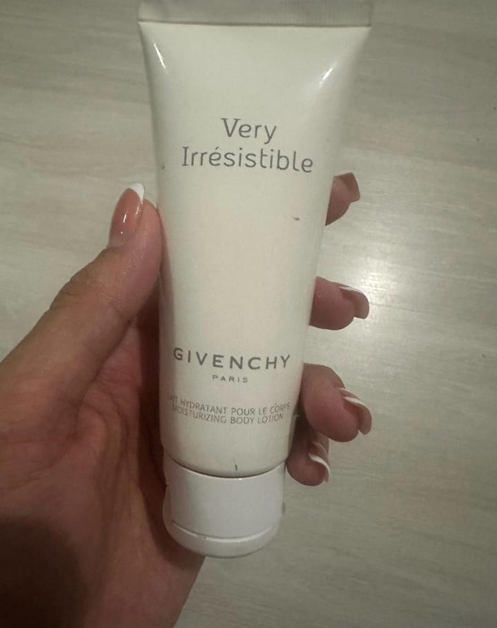 Лосьон для тела Givenchy Very Irresistible