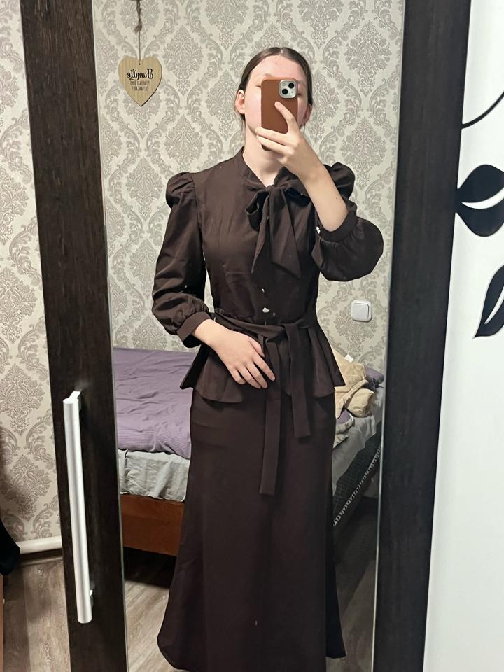 Платье с бантом и баской
