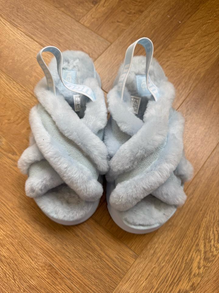 UGG