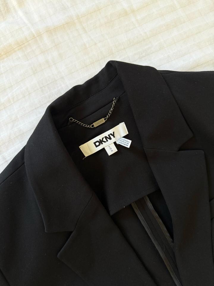 DKNY