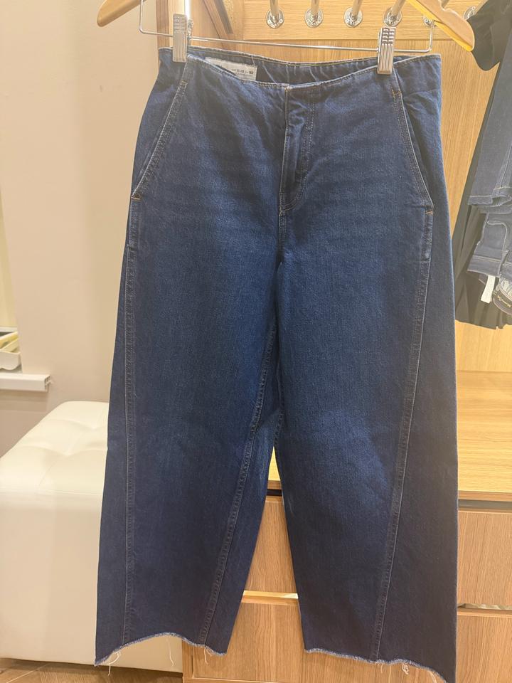 джинсы ZARA для девочки укороченные широкие