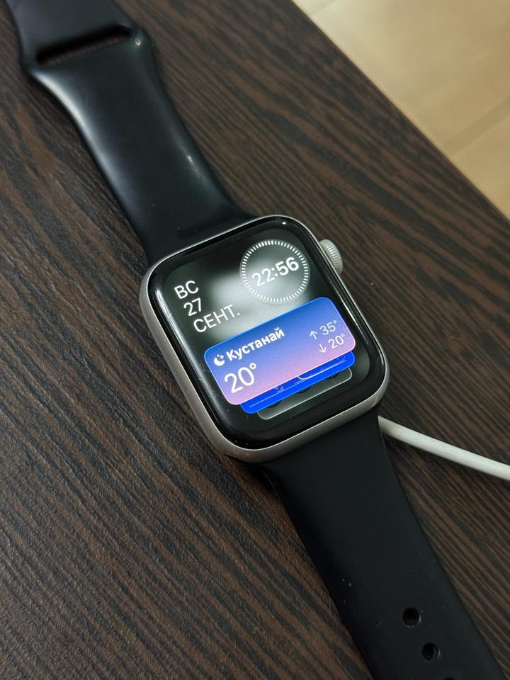Смарт-часы Apple Watch Series 6 44mm