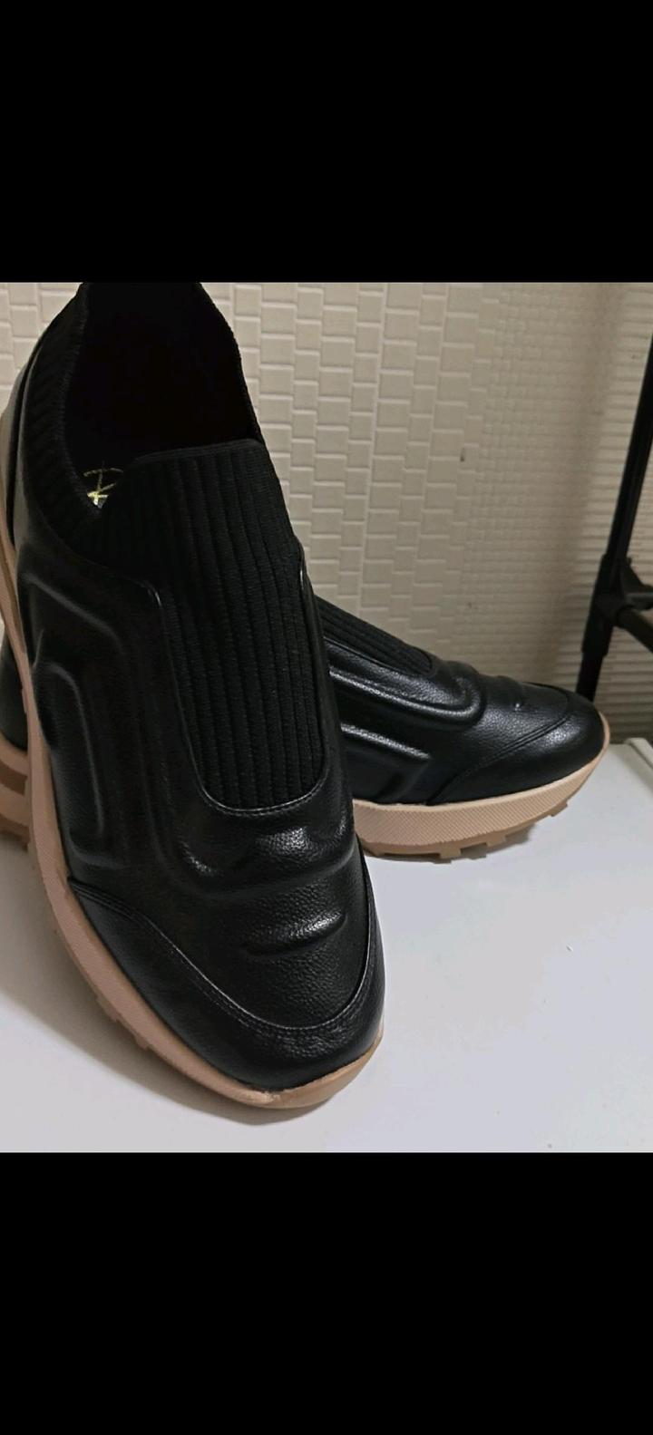 Кроссовки черные