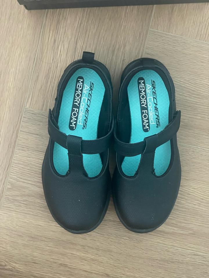 Skechers