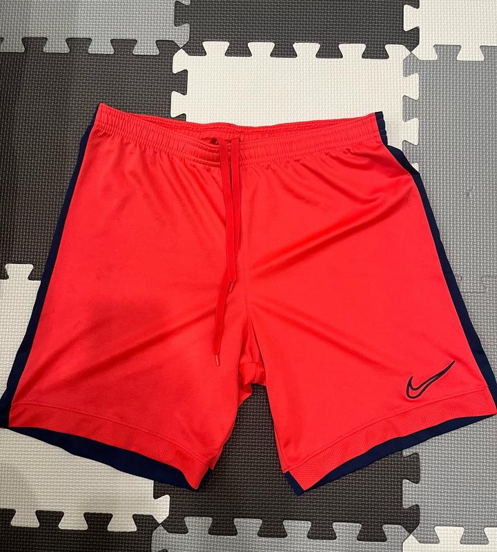 Спортивные шорты Nike