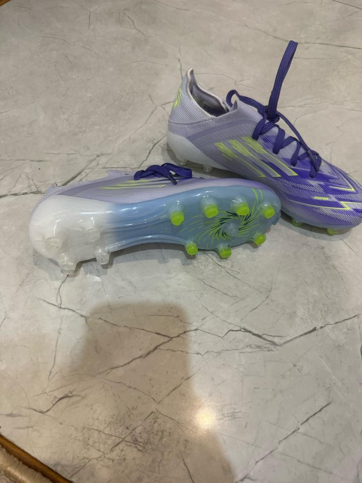 Футбольные бутсы adidas F50