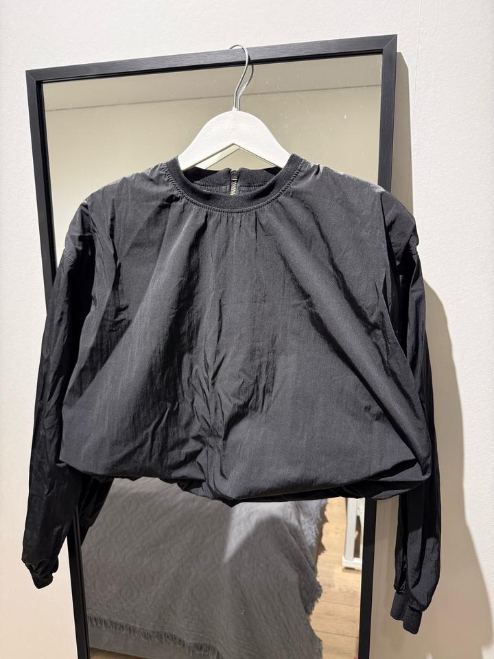 Zara Свитшот