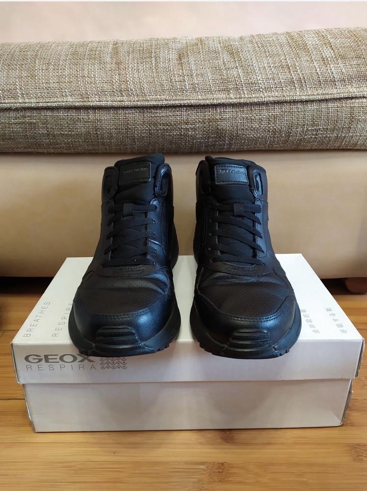 Skechers