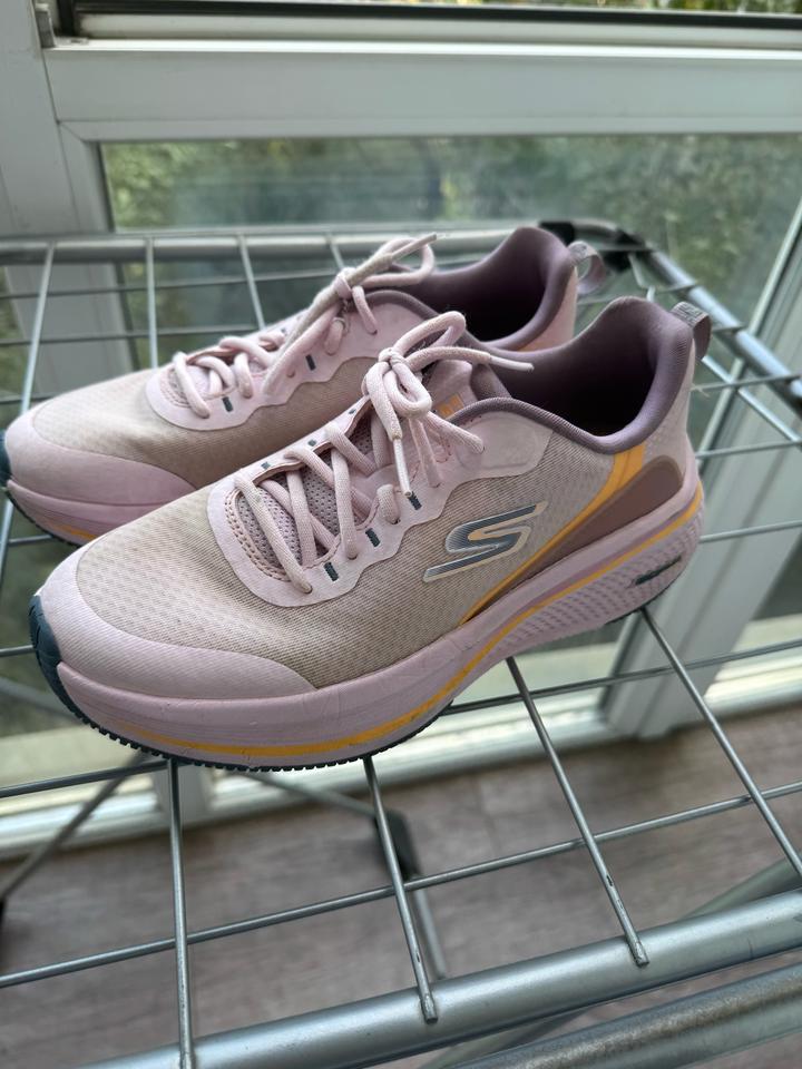 Skechers