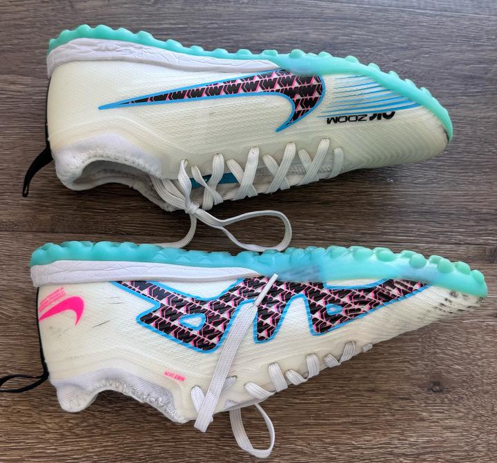 Футбольные кроссовки Nike Mercurial