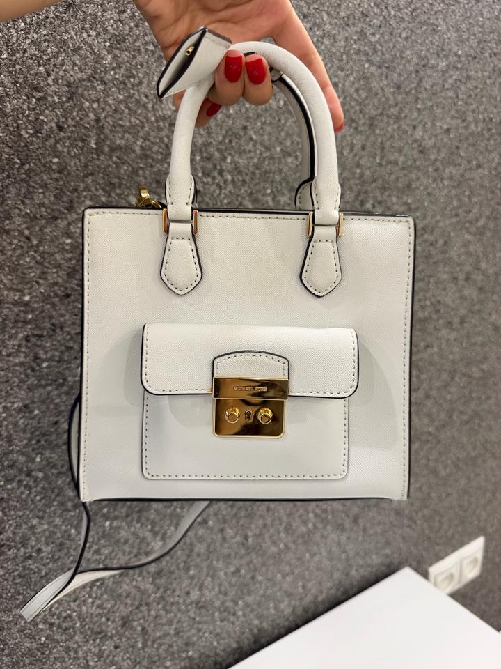 белая сумка Michael Kors