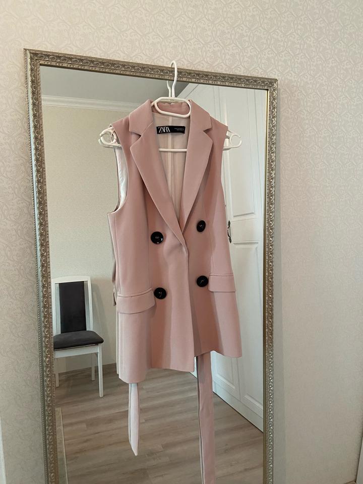 Zara Жилетка